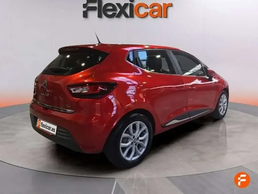 Usado Renault Clio Zen 90 CV (66 kW) 2017 Rojo Utilitario