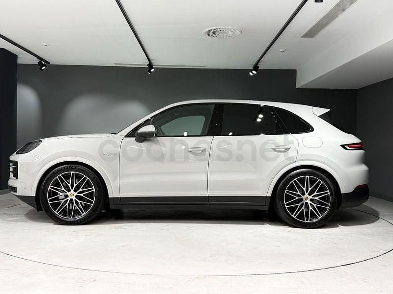 Usado Porsche Cayenne 470 CV (345 kW) 2025 Gris / plata SUV