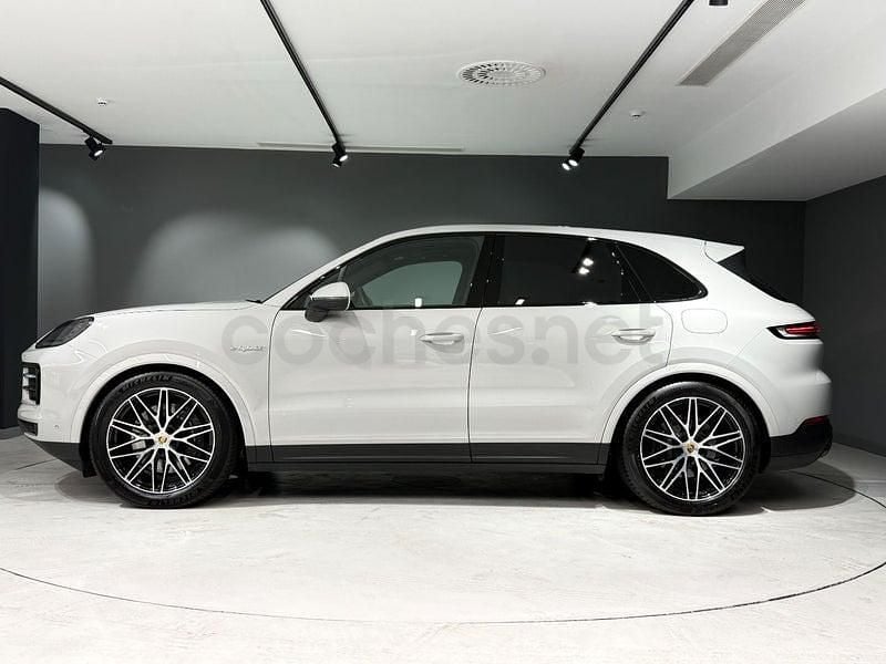 Usado Porsche Cayenne E-Hybrid 470 CV (345 kW) 2025 Gris / plata SUV