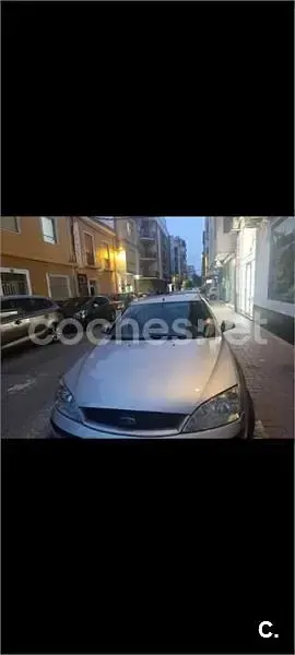Usado Ford Mondeo Trend 115 CV (84 kW) 2002 Gris / plata Berlina
