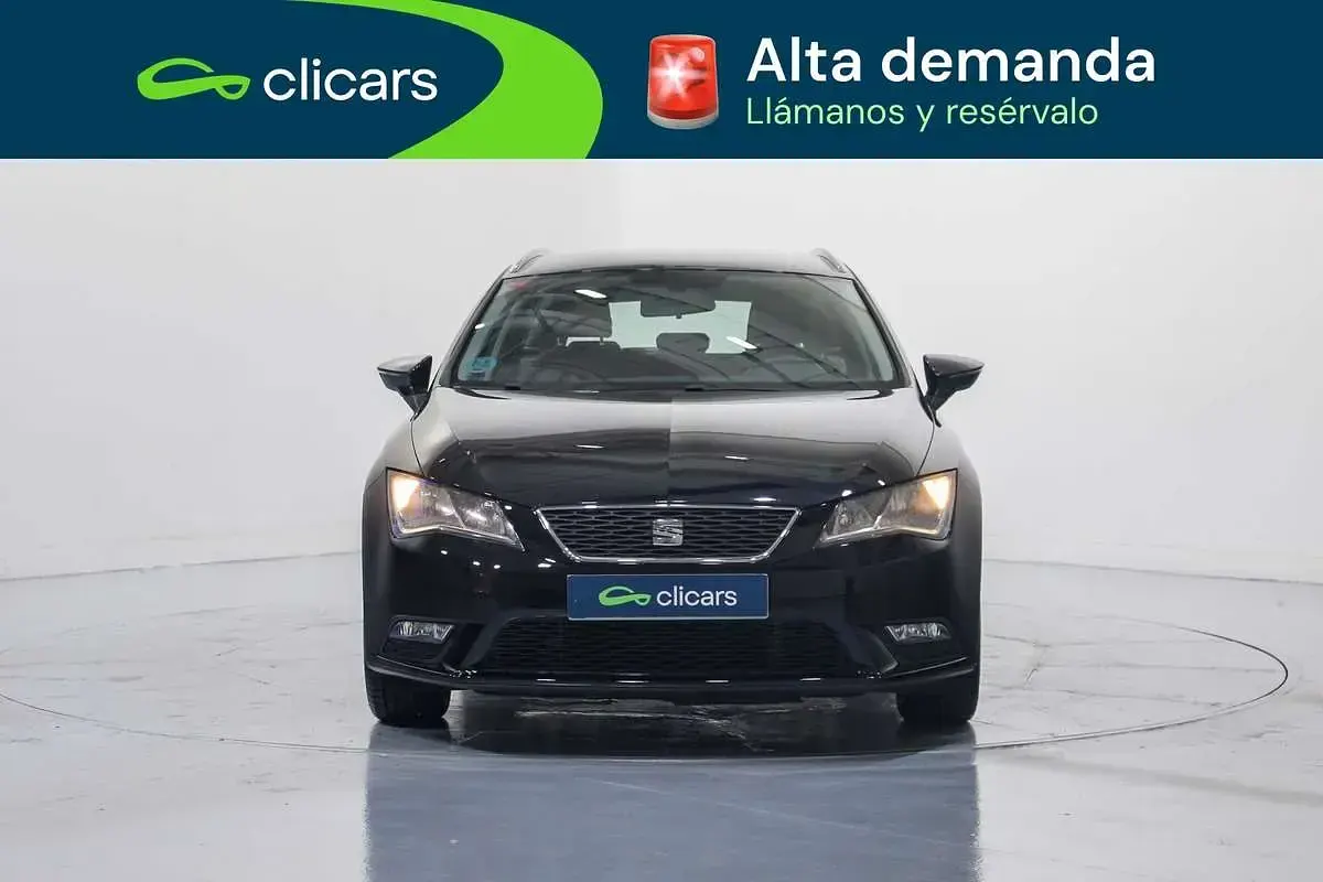 Usado Seat Leon ST Style 110 CV (80 kW) 2016 Negro Familiar