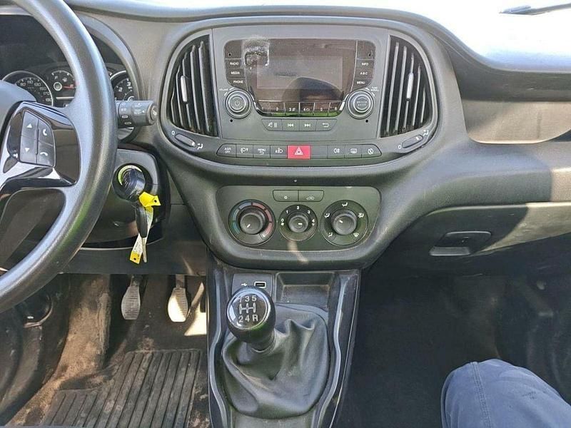 Usado Fiat Doblò Easy 95 CV (69 kW) 2020 Blanco Monovolumen