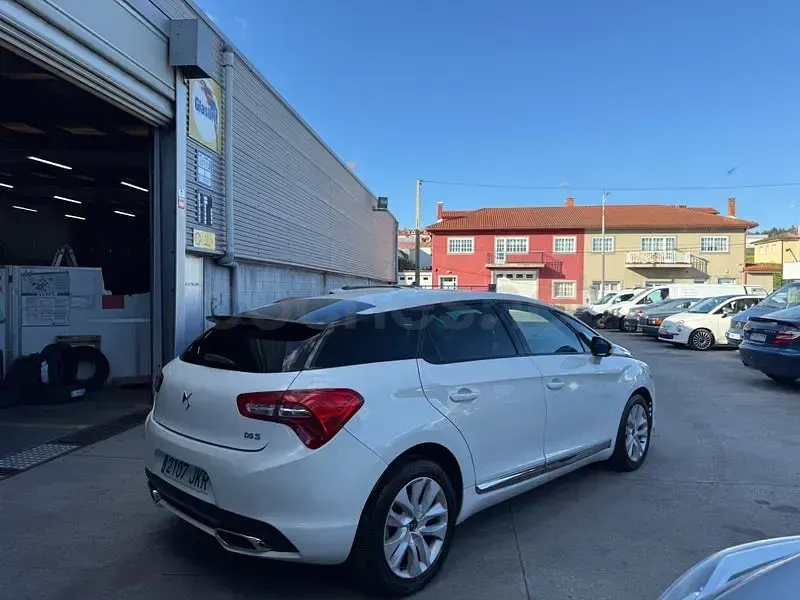 Usado Citroën DS5 Style 120 CV (88 kW) 2015 Blanco Utilitario
