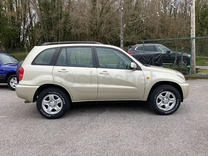 Usado Toyota RAV4 Sol 150 CV (110 kW) 2002 Beige SUV