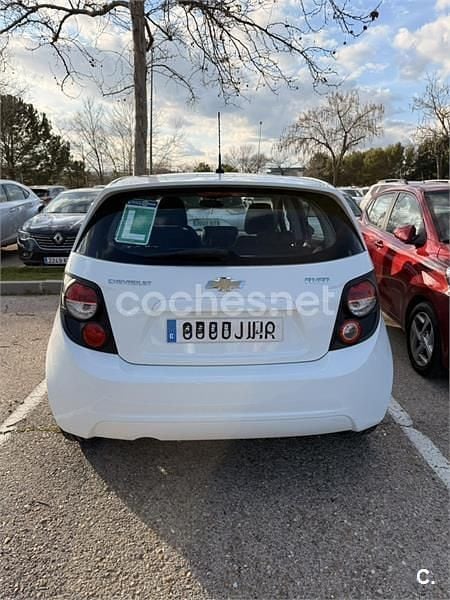 Usado Chevrolet Aveo LT 86 CV (63 kW) 2011 Blanco Berlina