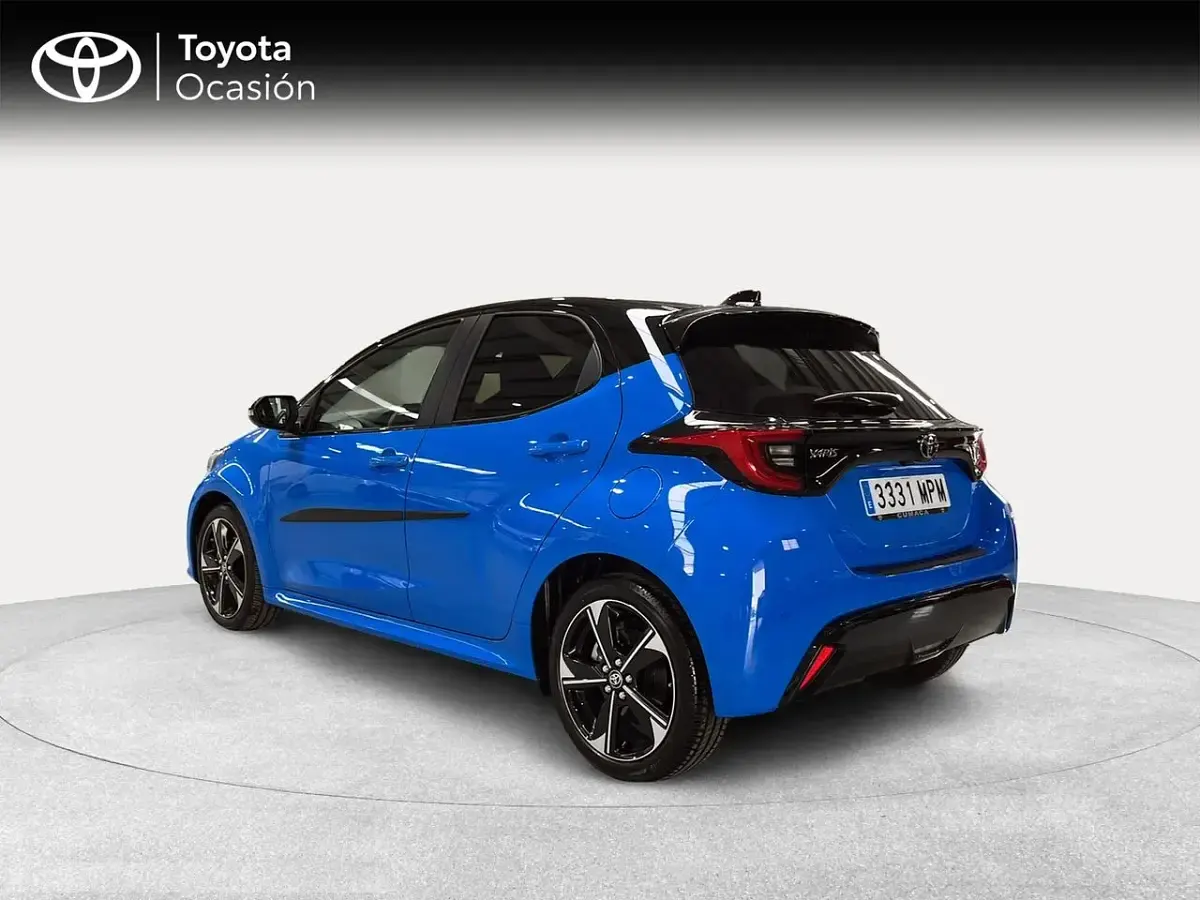 Usado Toyota Yaris Hybrid Edition 131 CV (96 kW) 2024 Azul Berlina