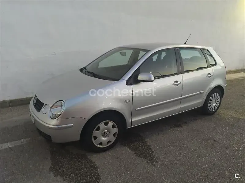 Usado VW Polo Trendline 75 CV (55 kW) 2004 Gris / plata Utilitario