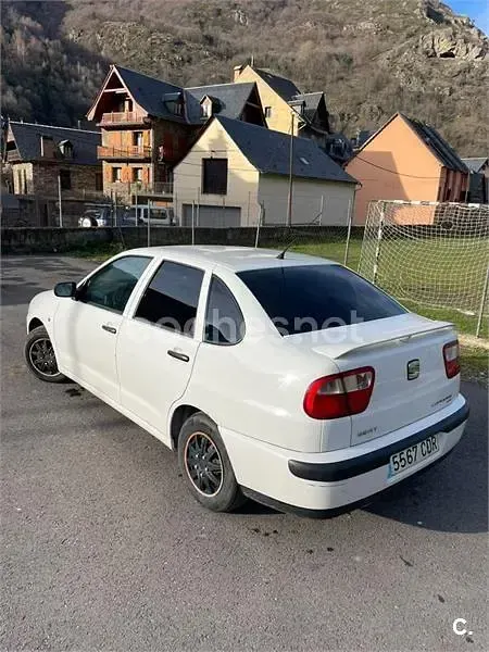 Usado Seat Cordoba Stella 68 CV (50 kW) 2003 Blanco Berlina