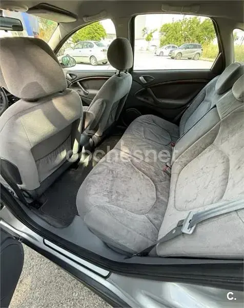Usado Citroën C5 110 CV (80 kW) 2002 Gris / plata Berlina