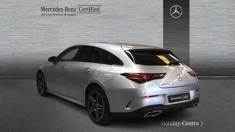 Usado Mercedes CLA250 AMG line 163 CV (119 kW) 2024 Plata iridio Berlina