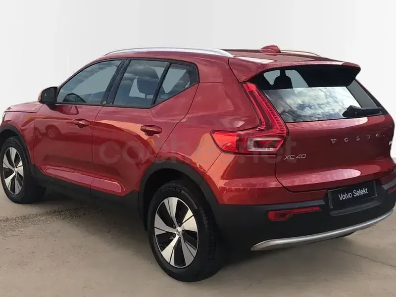 Usado Volvo XC40 Core 163 CV (119 kW) 2025 Granate SUV