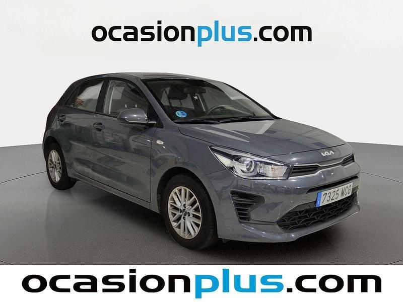 Usado Kia Rio 101 CV (74 kW) 2022 Negro Utilitario