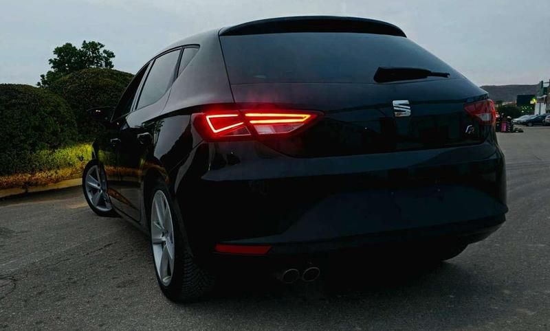 Usado Seat Leon FR 125 CV (91 kW) 2016 Negro Utilitario