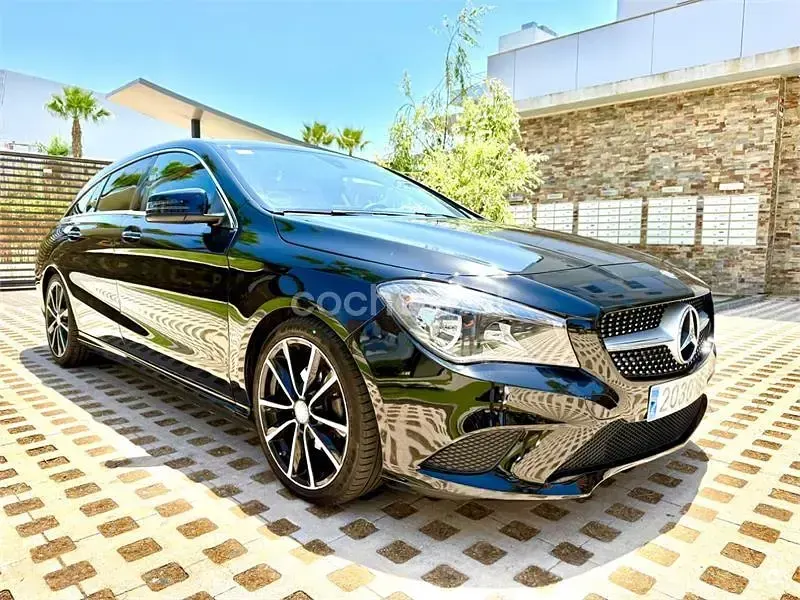 Usado Mercedes CLA220 Shooting Brake 177 CV (130 kW) 2015 Negro Familiar