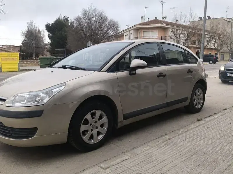 Usado Citroën C4 110 CV (80 kW) 2007 Amarillo Berlina