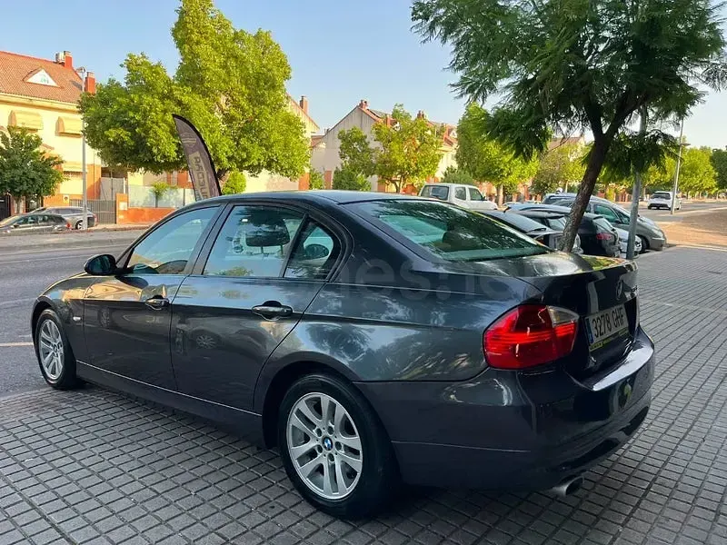 Usado BMW 318 143 CV (105 kW) 2008 Gris / plata Berlina