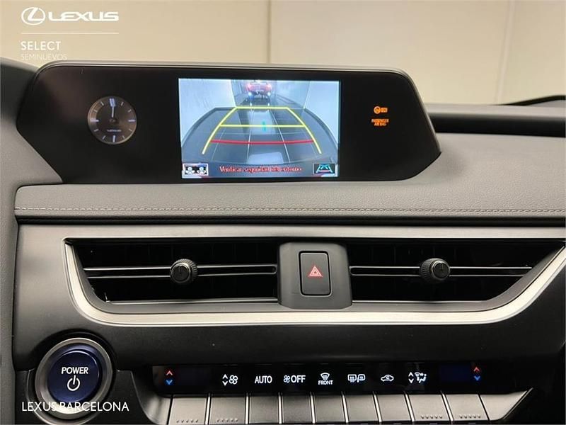 Usado Lexus UX Business Edition 184 CV (135 kW) 2022 Rojo SUV