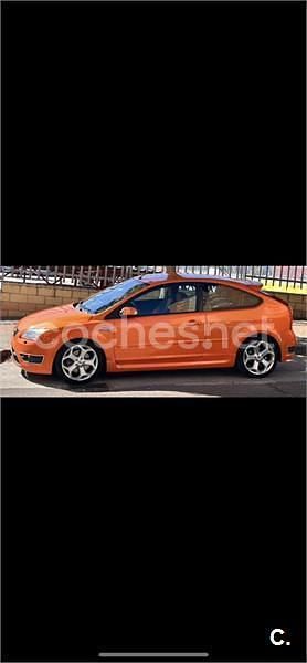 Usado Ford Focus ST 225 CV (165 kW) 2007 Naranja Berlina