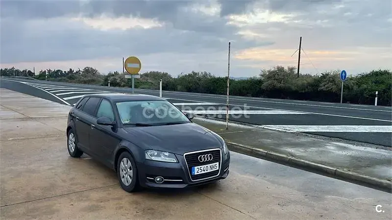 Usado Audi A3 Attraction 105 CV (77 kW) 2010 Negro Utilitario