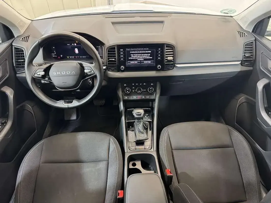 Usado Skoda Karoq Selection 150 CV (110 kW) 2025 Blanco SUV