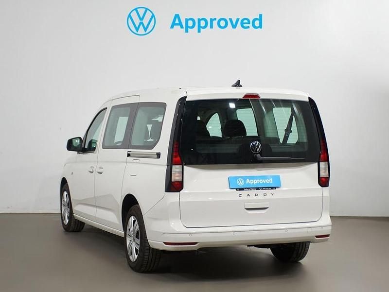 Usado VW Caddy Maxi 102 CV (75 kW) 2024 Blanco candy Monovolumen