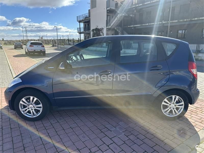 Usado Mercedes A180 Elegance 116 CV (85 kW) 2010 Azul Monovolumen