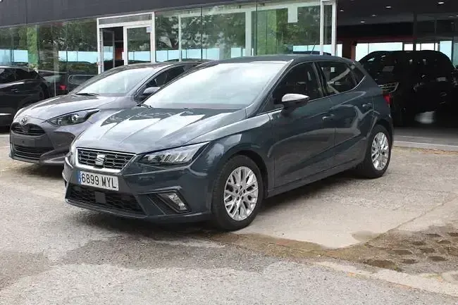 Usado Seat Ibiza FR 116 CV (85 kW) 2025 Gris Utilitario