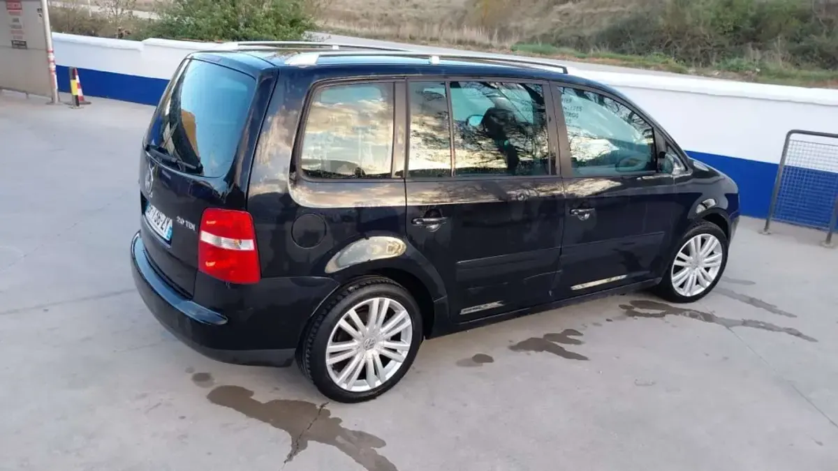 Usado VW Touran Highline 140 CV (102 kW) 2006 Negro Monovolumen