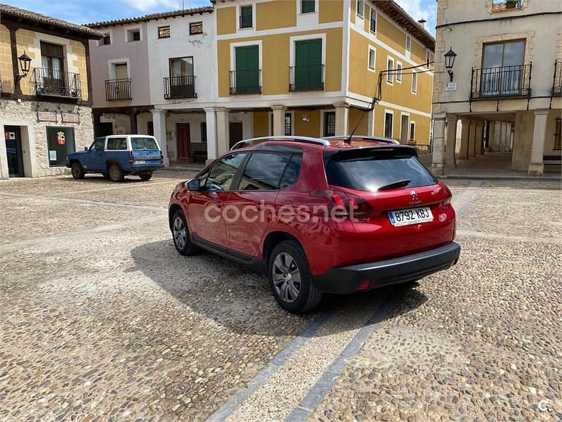 Usado Peugeot 2008 Style 110 CV (80 kW) 2017 Granate SUV