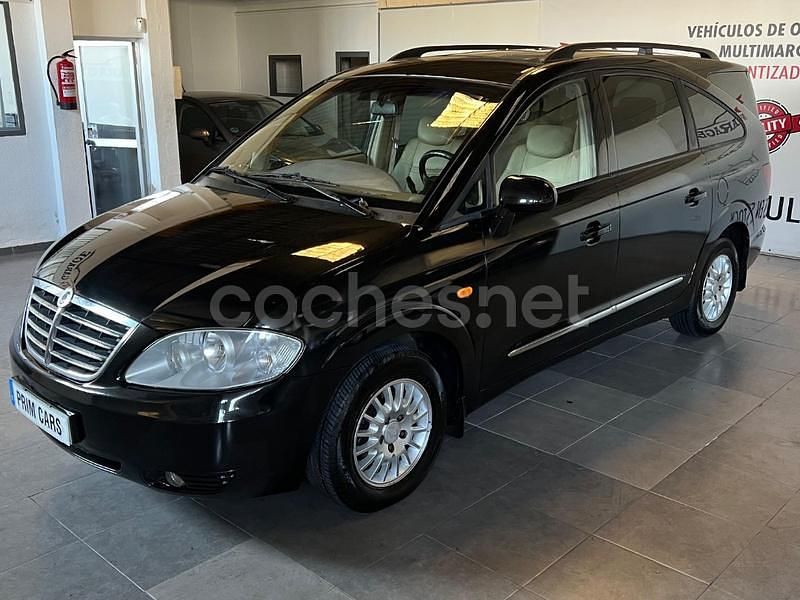 Negro Usado 2010 Ssangyong (KGM) Rodius Monovolumen | 7990 € (Precio justo) - Imagen 1/4