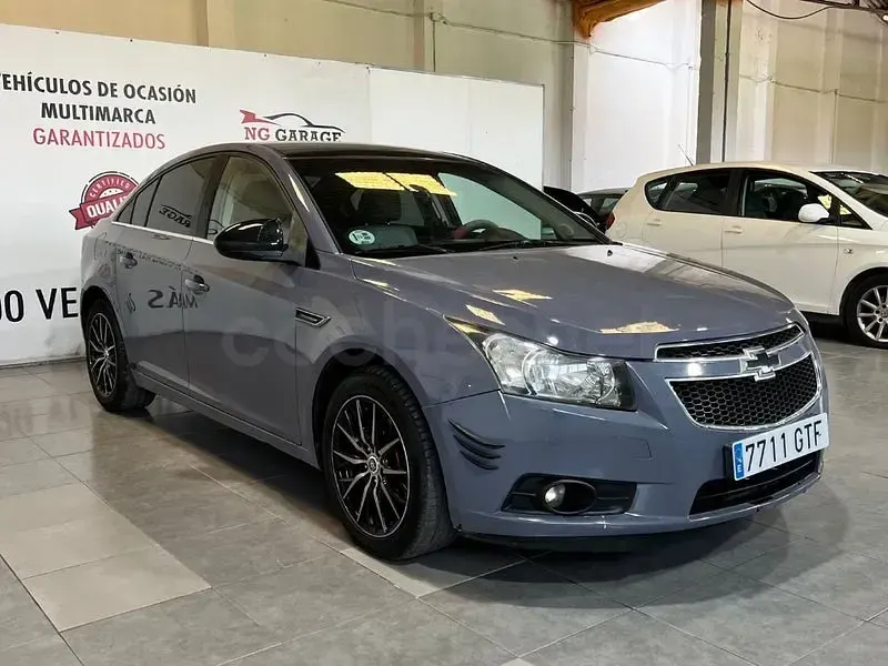 Usado Chevrolet Cruze LT 150 CV (110 kW) 2010 Gris / plata Berlina