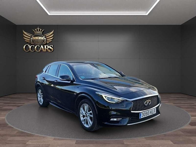 Usado Infiniti Q30 Premium 170 CV (125 kW) 2018 Negro Utilitario