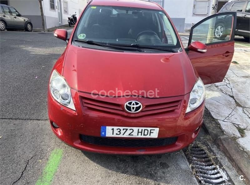 Rojo Usado 2013 Toyota Auris Active Berlina | 6000 € (Precio justo) - Imagen 1/3