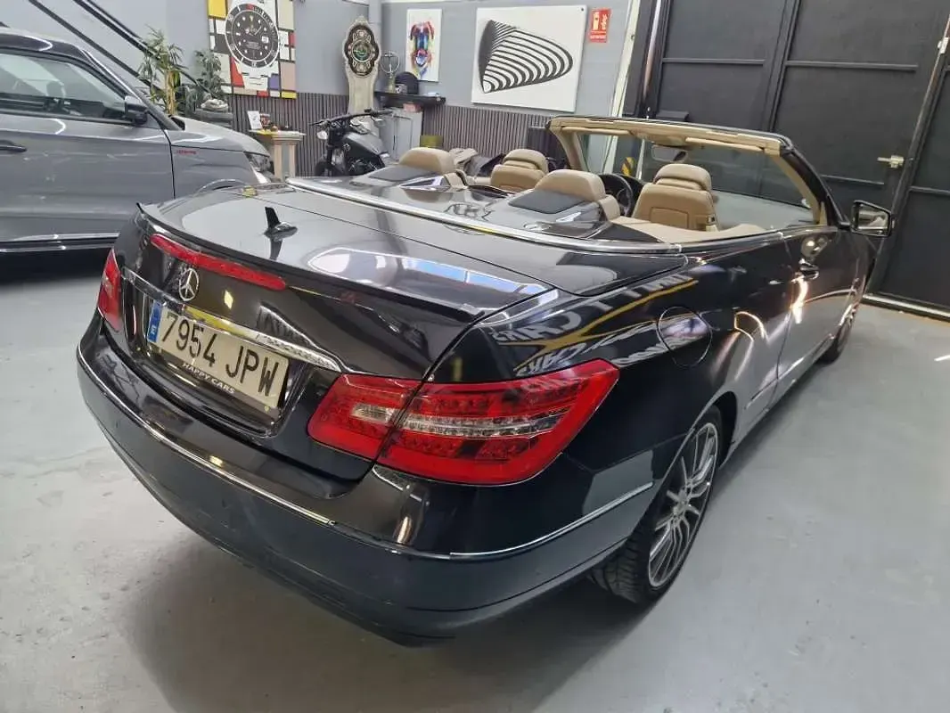 Usado Mercedes E220 170 CV (125 kW) 2011 Negro Descapotable