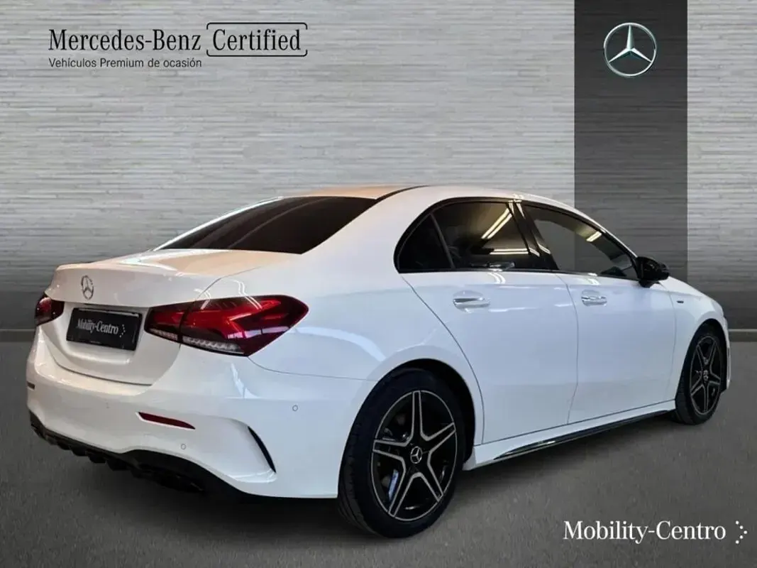 Usado Mercedes A200 AMG line 163 CV (119 kW) 2022 Blanco polar  pintura unicolor Berlina