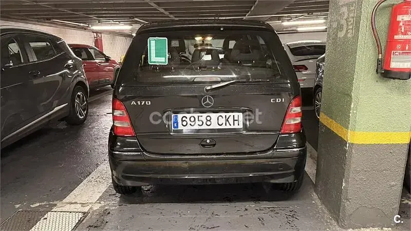 Usado Mercedes A170 Elegance 95 CV (69 kW) 2003 Negro Utilitario