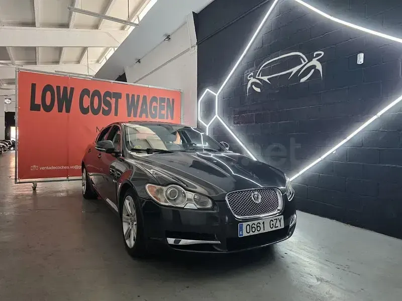 Usado Jaguar XF Premium Luxury 240 CV (176 kW) 2010 Gris / plata Berlina