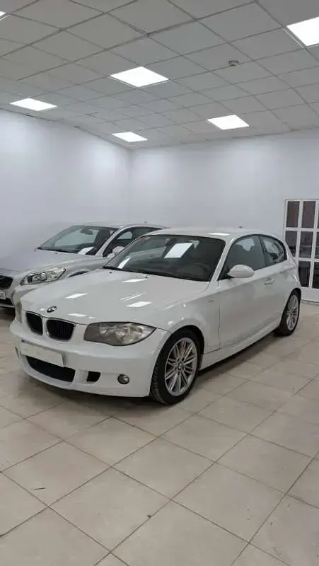 Używany BMW 118 143 KM (105 kW) 2009 Biały Hatchback