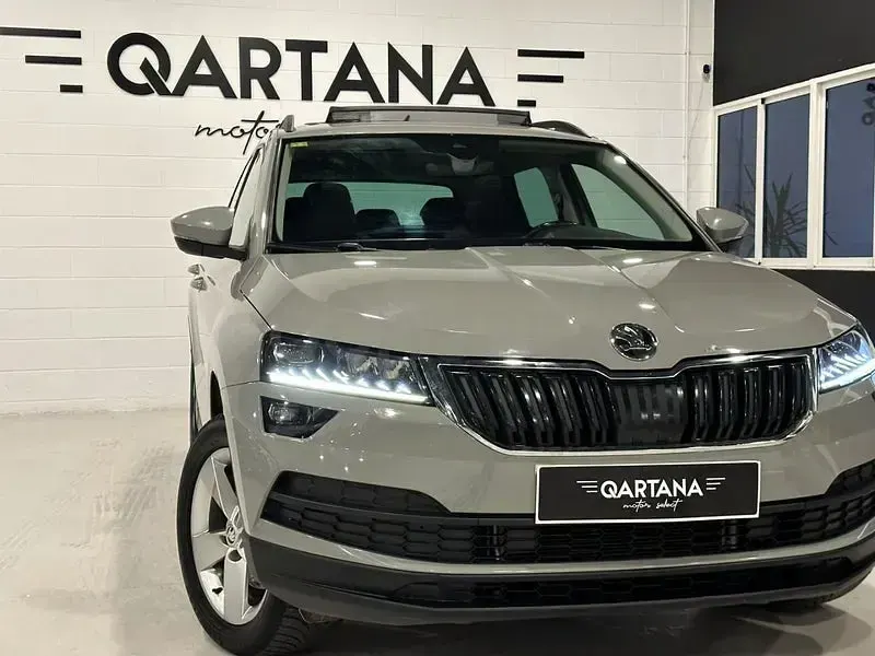 Usado Skoda Karoq Style 150 CV (110 kW) 2020 Gris / plata SUV