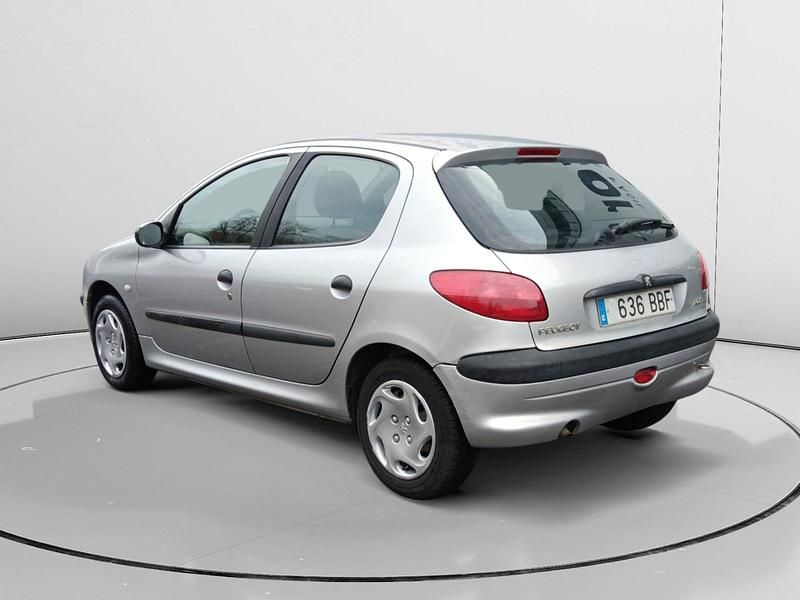 Usado Peugeot 206 70 CV (51 kW) 2000