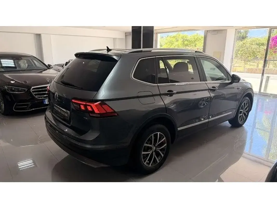 Usado VW Tiguan Allspace Advance 150 CV (110 kW) 2018 Gris SUV