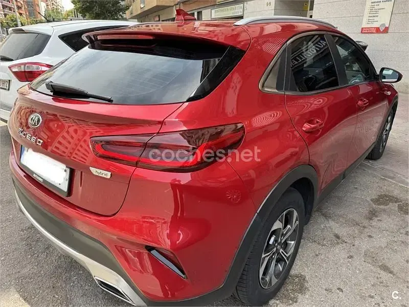 Usado Kia XCeed 136 CV (100 kW) 2021 Granate SUV