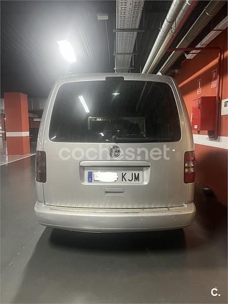 Usado VW Caddy Maxi Comfortline 140 CV (102 kW) 2013 Gris / plata Monovolumen