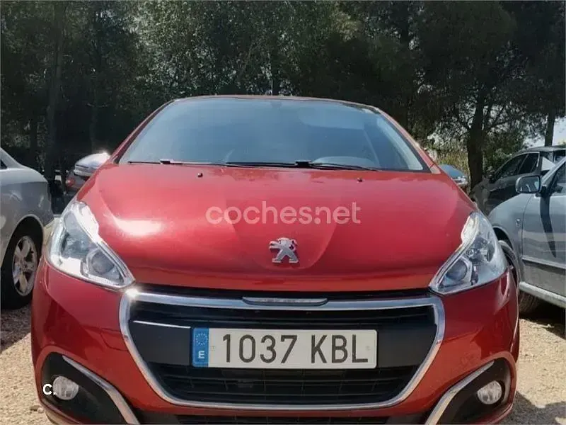 Usado Peugeot 208 Style 82 CV (60 kW) 2017 Rojo Utilitario