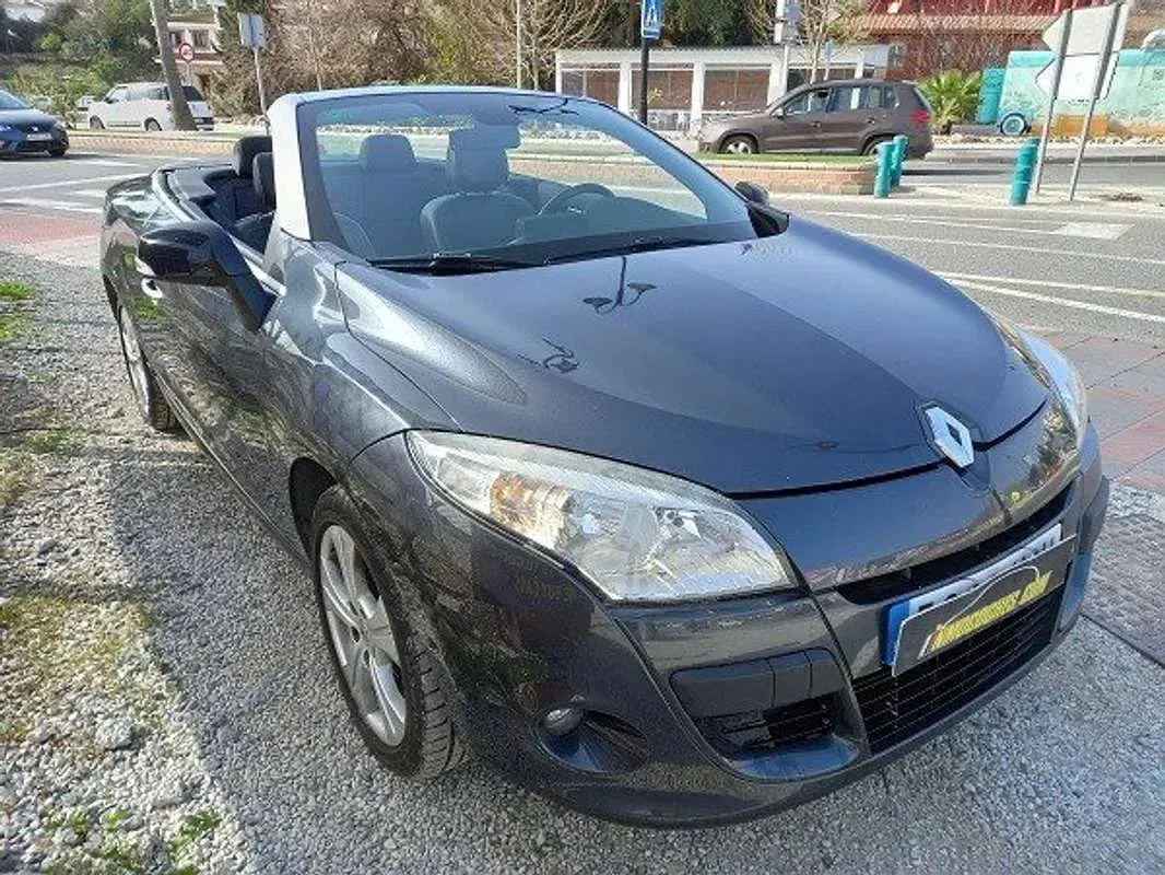 Usado Renault Mégane Cabriolet Dynamique 109 CV (80 kW) 2011 Negro Descapotable