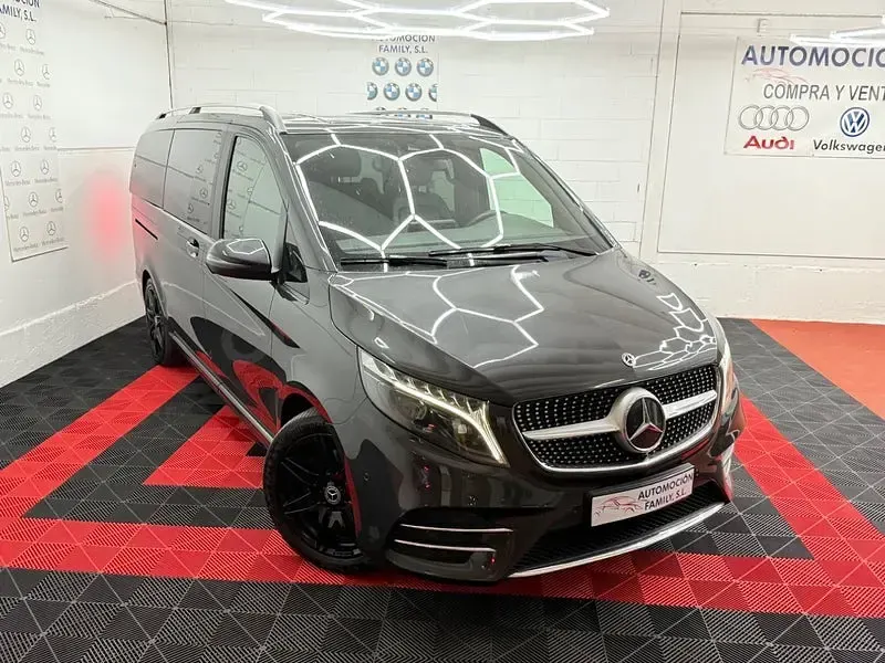 Usado Mercedes V300 Avantgarde 239 CV (175 kW) 2023 Gris / plata Monovolumen