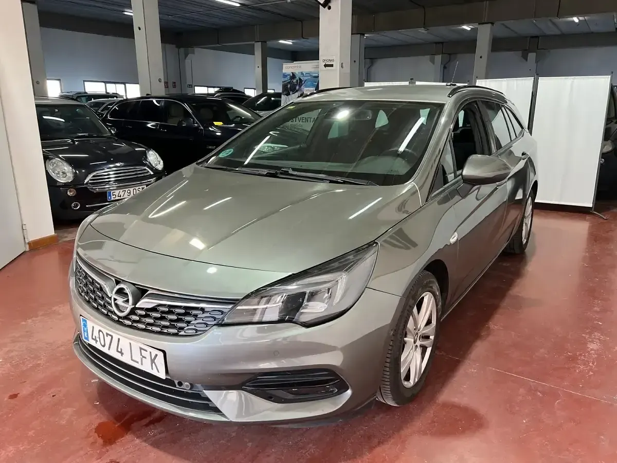 Usado Opel Astra Ultimate 145 CV (106 kW) 2020 Gris / plata Familiar