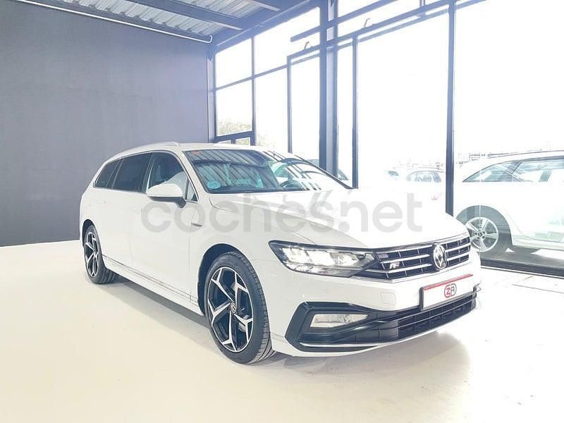 Usado VW Passat R-line 150 CV (110 kW) 2021 Blanco Familiar