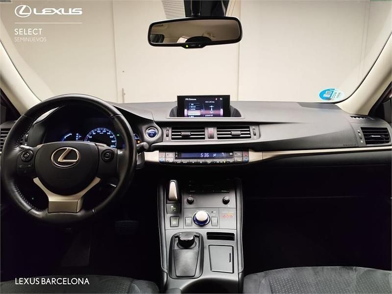 Usado Lexus CT200h Business Edition 136 CV (100 kW) 2017 Rojo Monovolumen