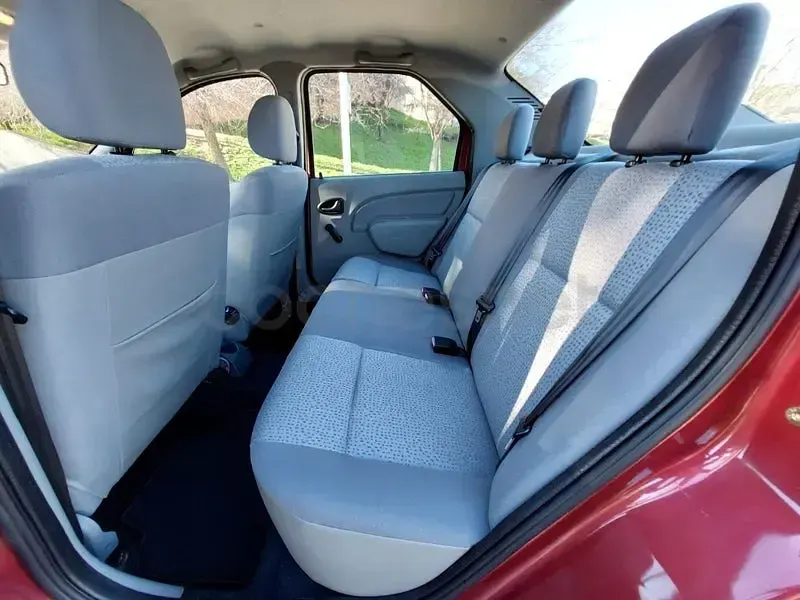 Usado Dacia Logan Lauréate 90 CV (66 kW) 2008 Granate Berlina